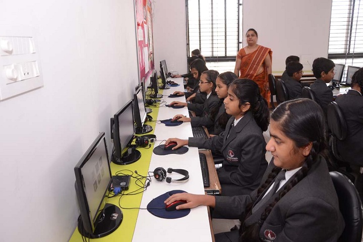 Gaikwad Global School-IT-LAb
