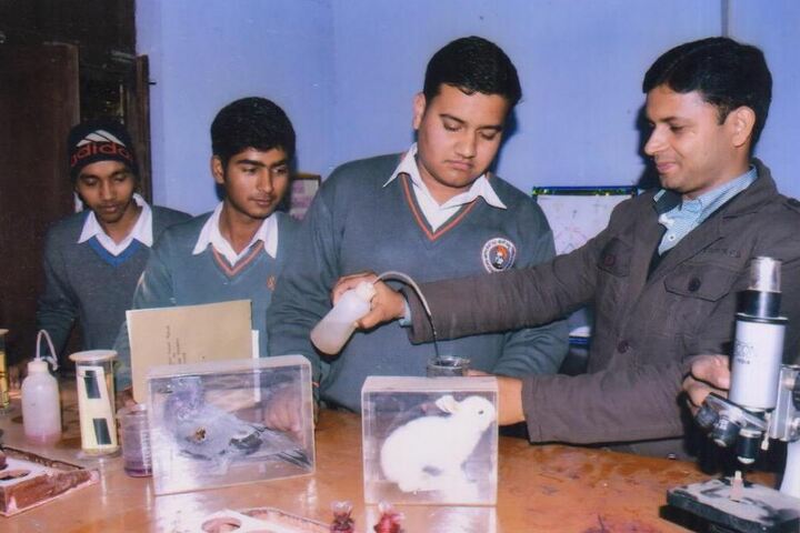 Swami Vivekanand Vidya Ashram-Biology Lab