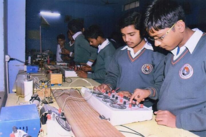 Swami Vivekanand Vidya Ashram-Physics Lab