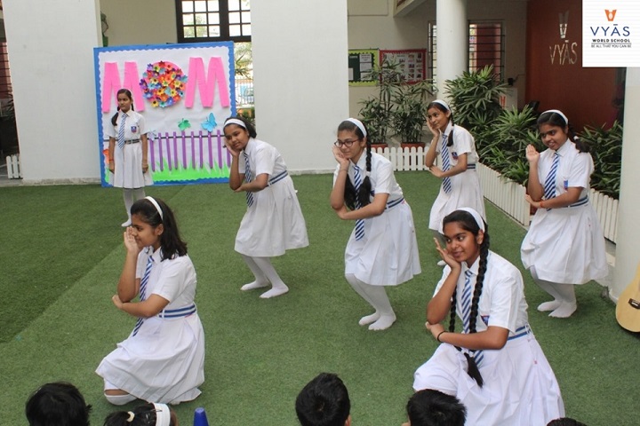 Vyas World School-Mothers day