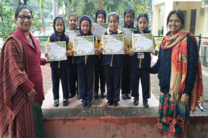 Bmdav Public School-Certificate Distribution