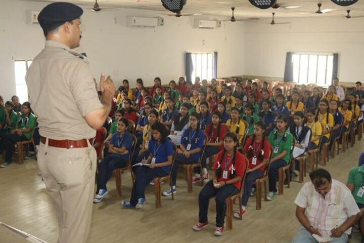 Cynthia School-Seminar