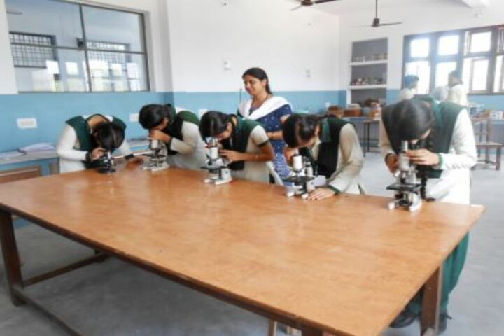 DDM DAV Public School-Biology Lab