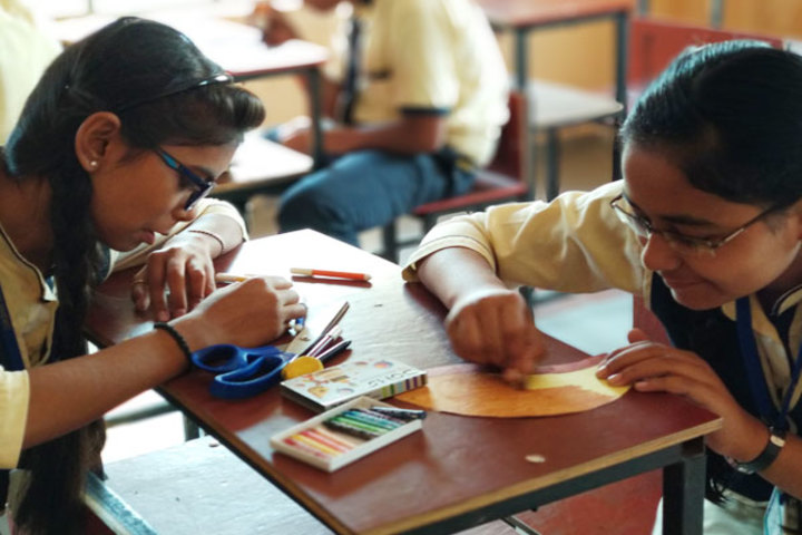 Diksha Rising Stars Public School-Art and Craft Class