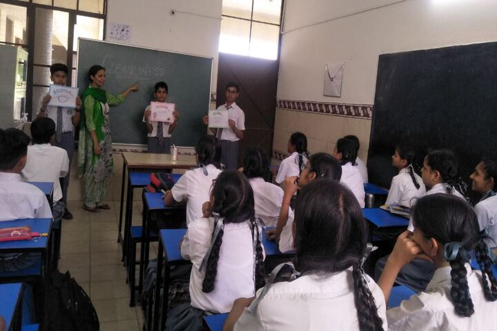 Maharishi Dayanand Adarsh Vidyalaya-Classroom