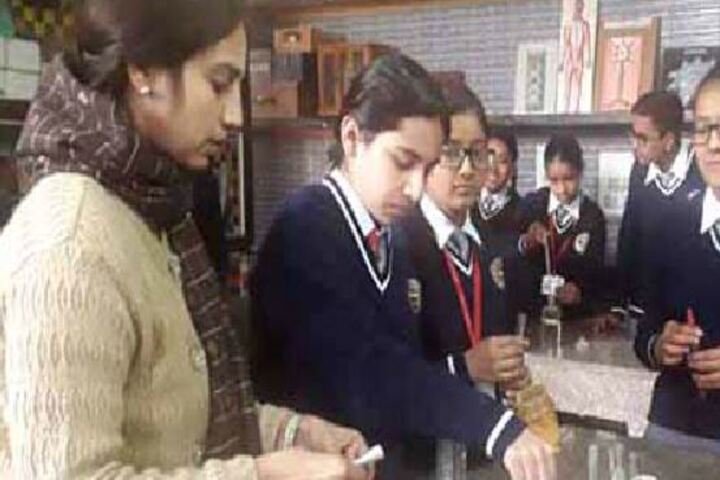Maharishi Dayanand Adarsh Vidyalaya-Lab