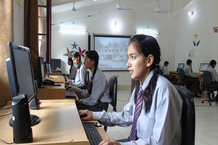 Eklavya Adarsh Awasiya Vidyalaya-Computer Lab