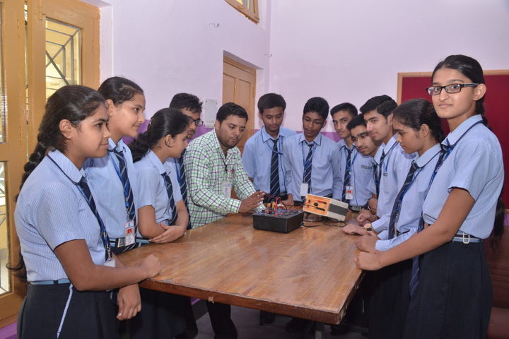 Holy Ganges Public School-Physics Lab