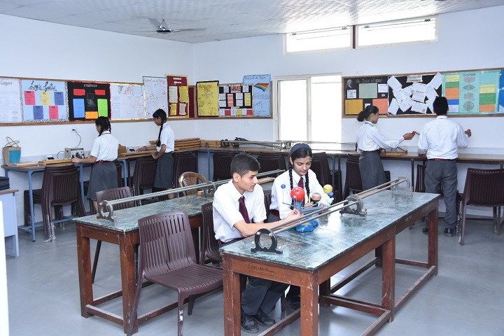 Naini Valley School-Physics Lab