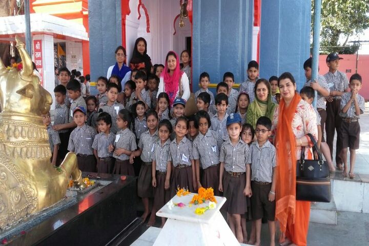 Nirmal Ashram Deepmala Pagarani School-Education Tour