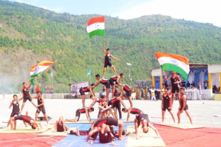 Parvati Prema Jagati-Human Pyramid