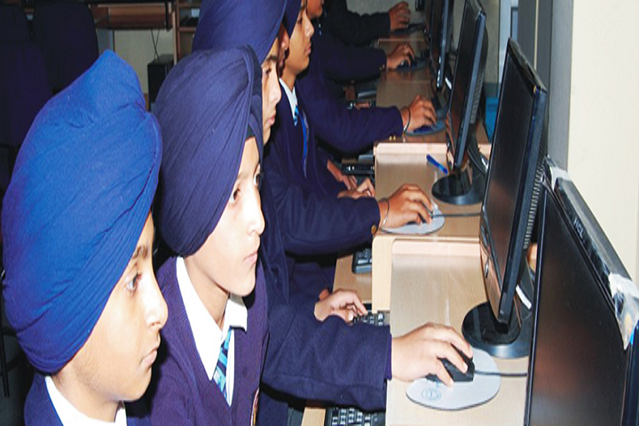 Sri Guru Harkrishan Public School-lab