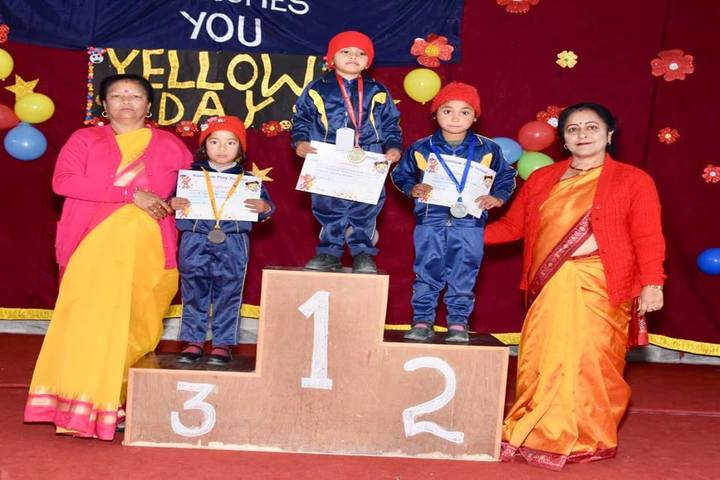 Rainbow Public School-Prizes3