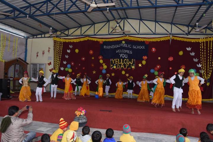 Rainbow Public School-Yellow Day Dances