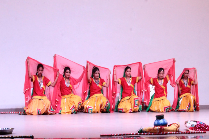 Selaqui International School-Dances