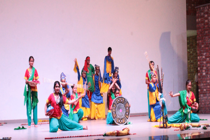 Selaqui International School-Dances2