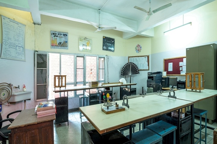 Tribune Model School-Physics Lab