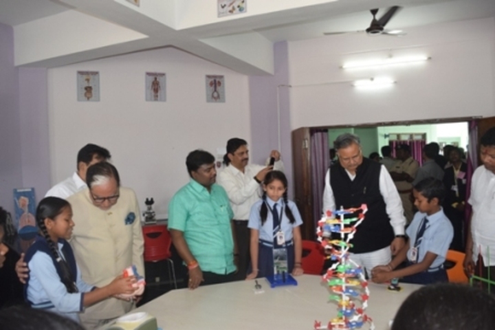 Aastha Vidya Mandir English Medium School- Science Lab