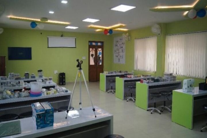 Academic World School-Lab