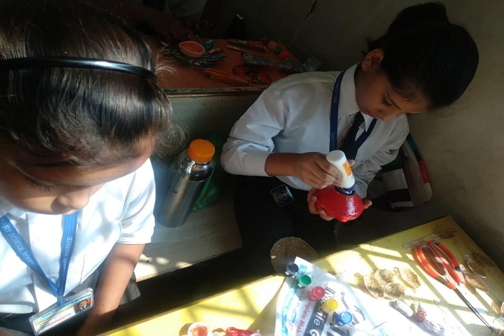 The Laureate School-Art And Craft