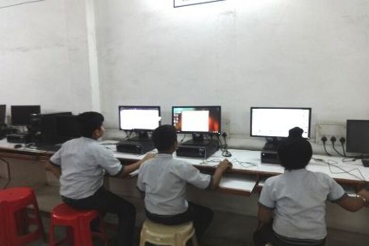 Adarsh Vidyalalya English Medium Higher Secondary School-It Lab