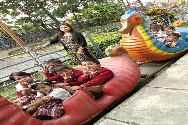 Hindi Balika Vidyapith-Trip