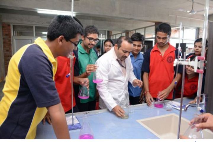 Bhavans Ram Kishore Sarda Vidya Mandir-Chemistry Lab