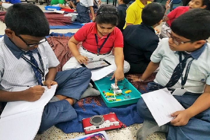 Lakshmipat Singhania Academy-Robotic Lab