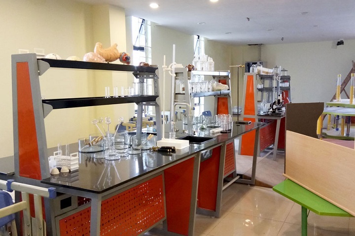 Saraswati Devi International School-Biology Lab