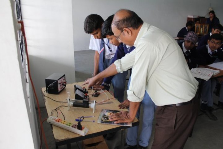 Campion School Raipur-Physics Lab