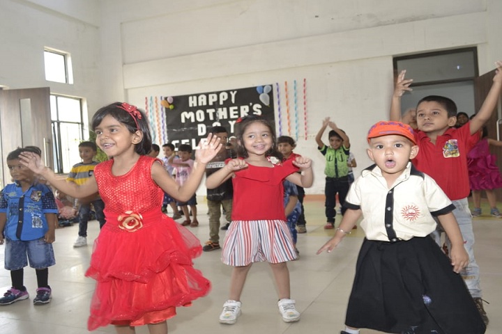 Srihari Global School-Dance