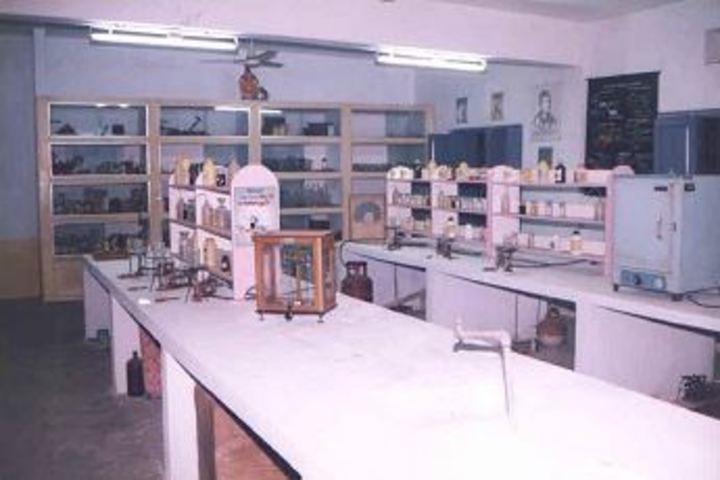 Sri Sathya Sai Gurukulam English Medium School-Science Laboratory