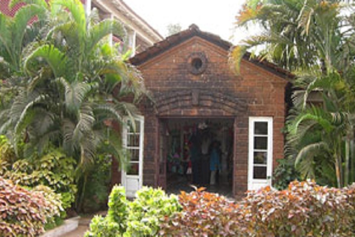 Sharada Mandir School-Campus-View entrance