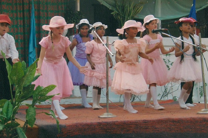 Mater Dei Institution-Events singing