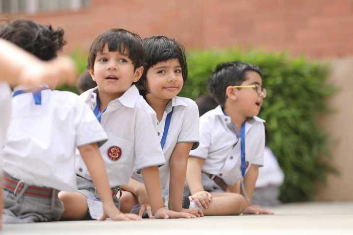 Scottish High International School-School Students in Garden