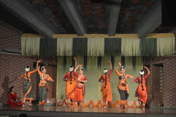 Pallikoodam-Dancing Activity