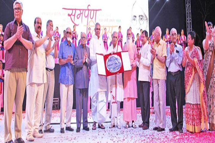 Dav Mukhyamantri Public School-Felicitation