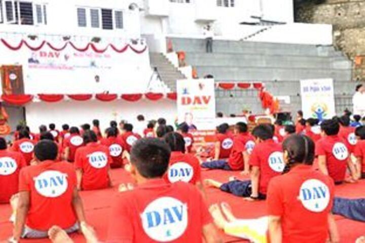 Dav Mukhyamantri Public School-Yoga day