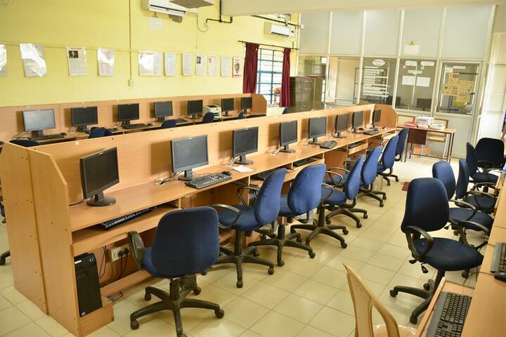 H A L Gnanajyoti School-Computer lab