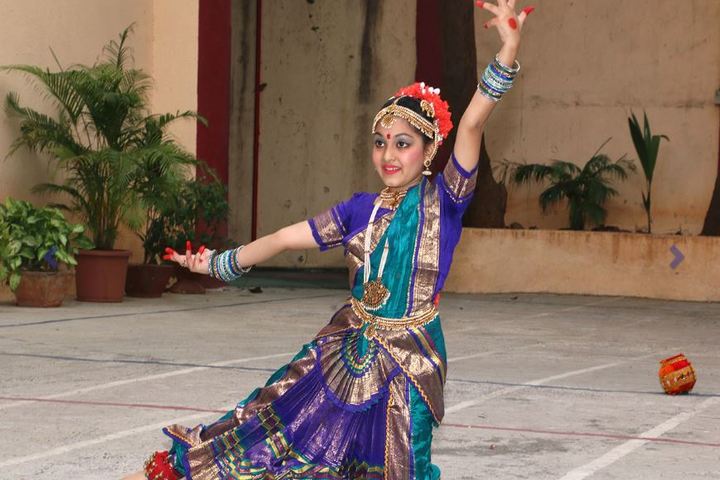 Queen Mary School-Traditional Dance