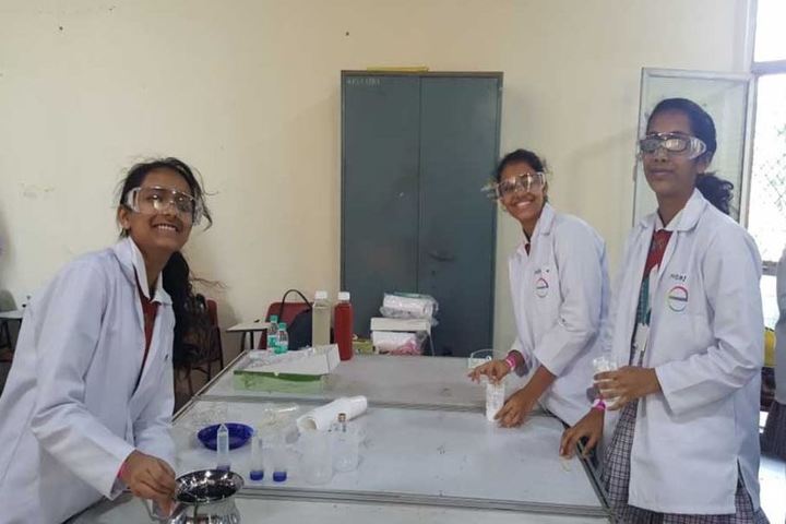Greenlawns School-Chemistry Lab