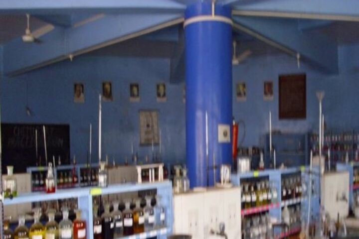 Dr A R Undre English High School-Chemistry Lab