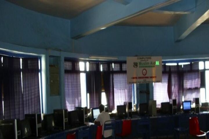 Dr A R Undre English High School-Computer Lab