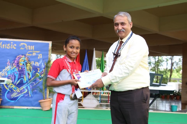 Ashoka Universal School-Prizes