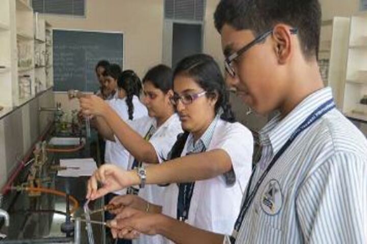 Sadhu Vaswani International School-Chemistry Lab