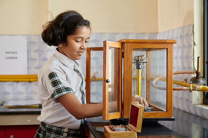 Tree House High School-Physics lab