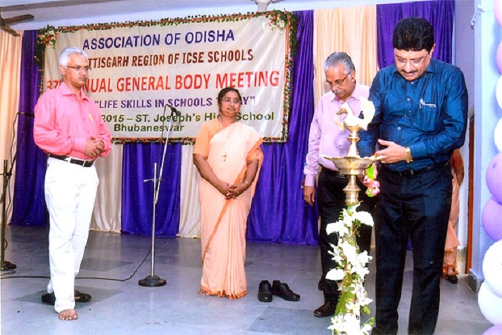 St Josephs High School-Lighting the lamp