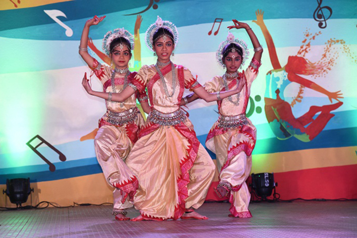 Saint Arnolds School-Traditional Dance
