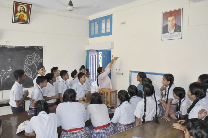 Assumption Convent School-Physics Lab