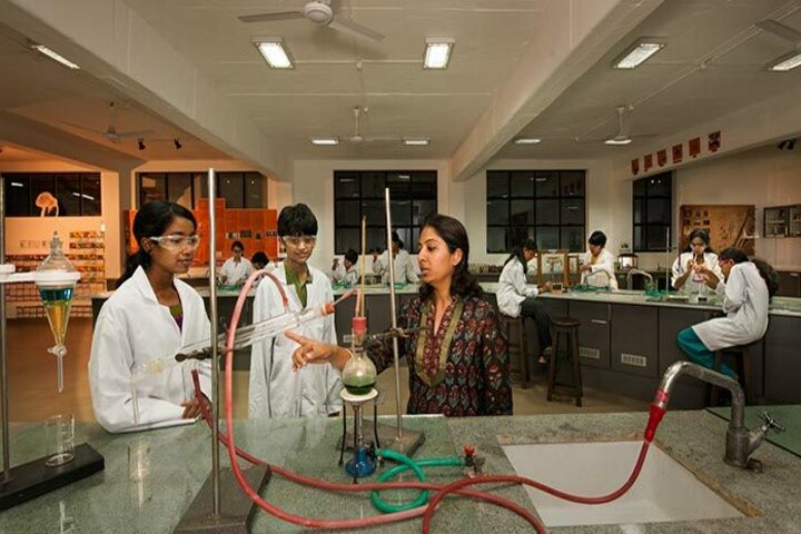 Isha Home School-Chemistry Lab
